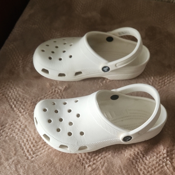 CROCS Classic White Clogs - Picture 1 of 2
